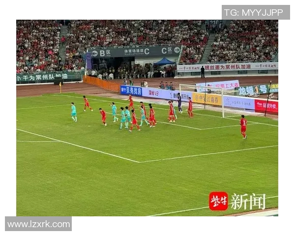 足球明星齐聚镇江激情对决球迷热情高涨共庆足球盛宴