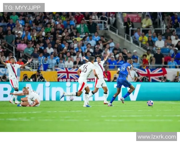 休斯顿队与波特兰队激战正酣足球盛宴引发球迷热情高涨