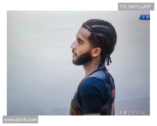 篮球明星遭遇意外伤害引发球迷关注与媒体热议的背后故事